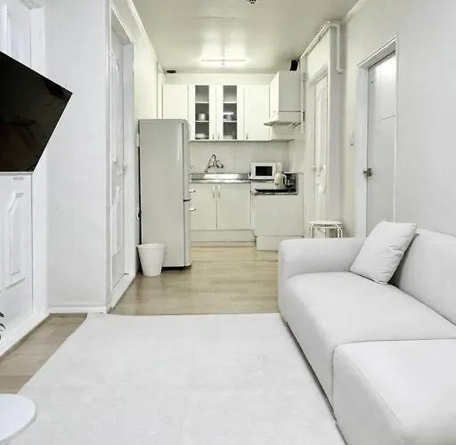Feel N Fill, Station Appartement
